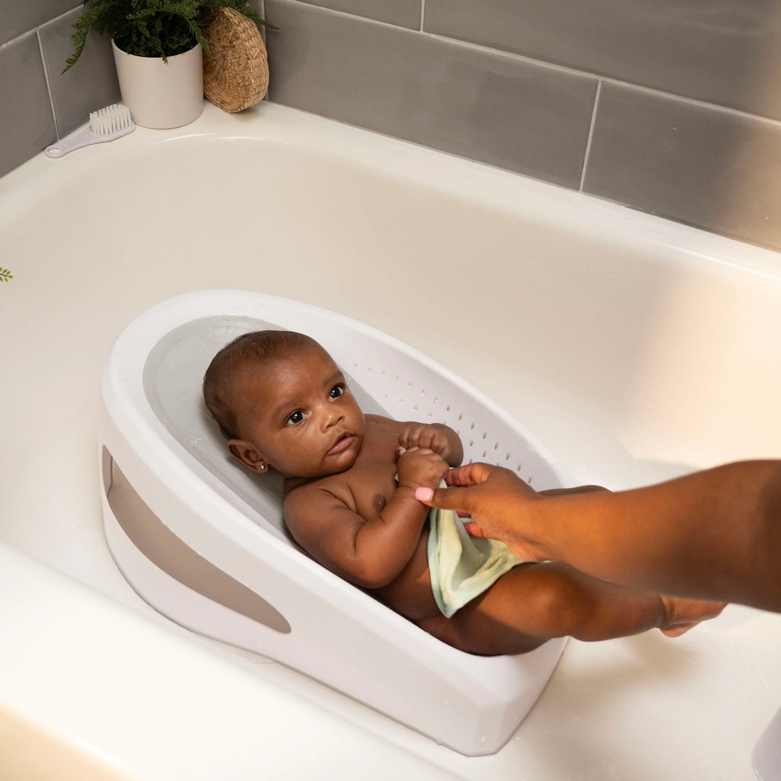 Ingenuity Easy Rinse Baby Bather Bath Tub