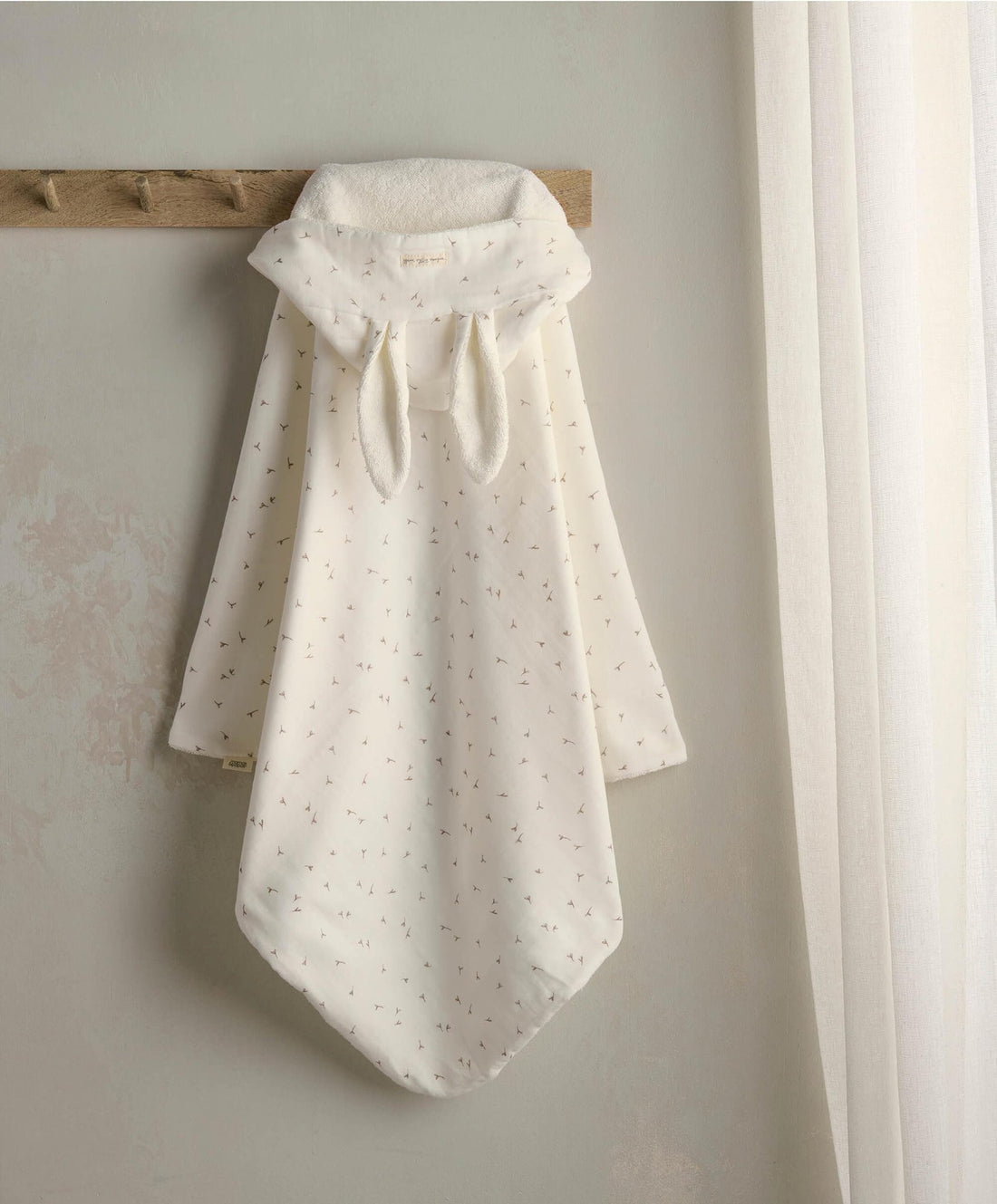 Mamas & Papas Welcome To The World Seedling Hooded Towel - White | Prenatal, Babies, Nusring, Cybex, Avent Bath Towel