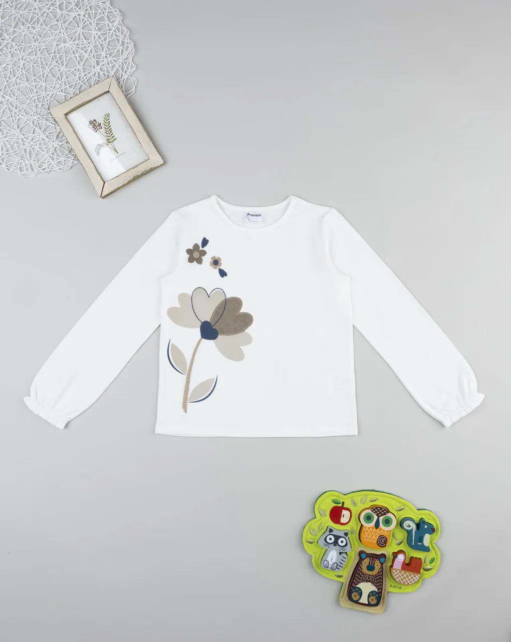 Prenatal White T-shirt with flowers for girls