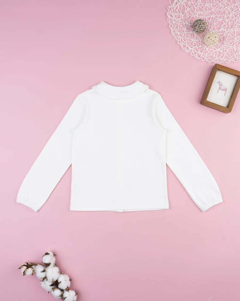 Prenatal White girl's shirt with flower embroidery