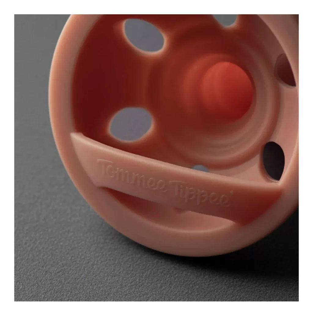 Tommee Tippee Pack of 2 Pacifiers 6-18 months