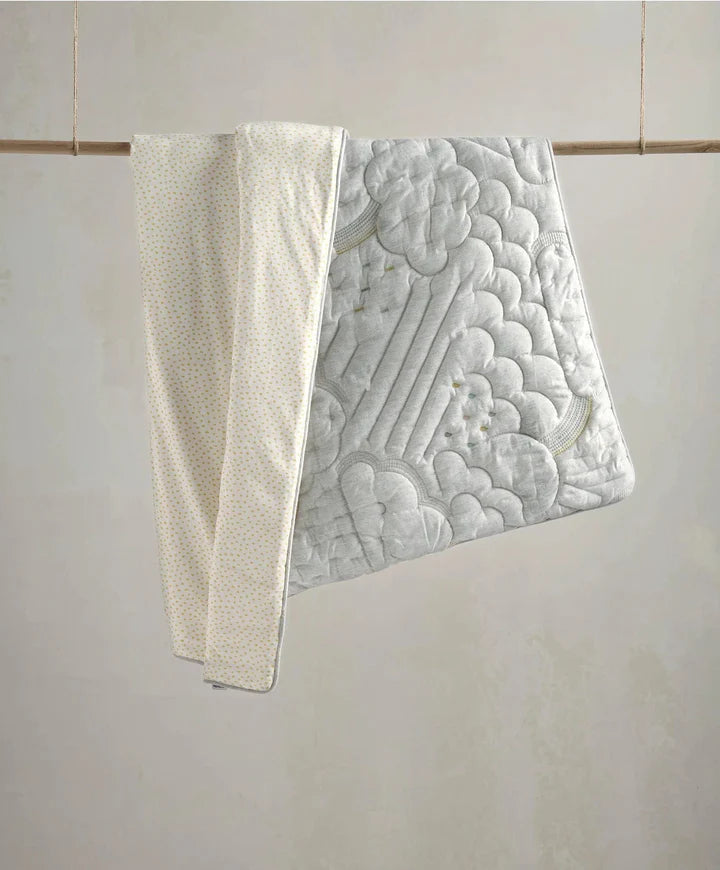 Mamas & Papas Welcome To The World Quilt - Cloud Bedding Cotbed | Prenatal, Babies, Nusring, Cybex, Avent Quilt