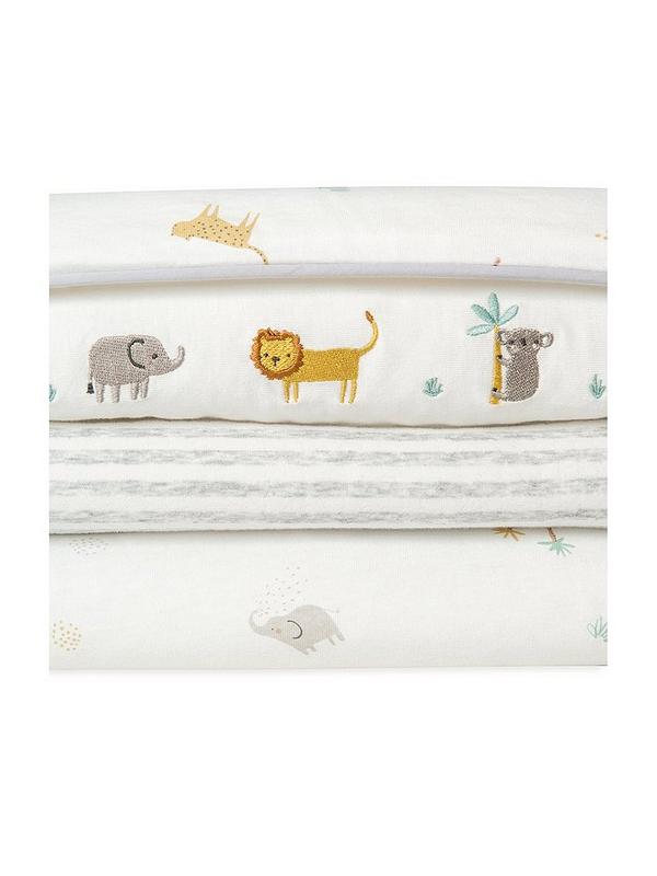 Mamas & Papas 25 Tog Nursery Quilt - Wildly Adventures - White Grey | Prenatal, Babies, Nusring, Cybex, Avent Nursery Bedding