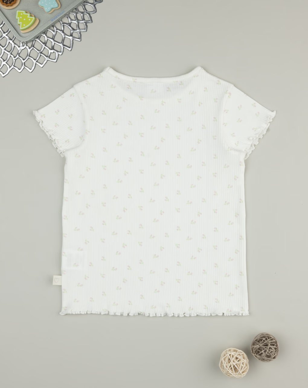 Cream T-shirt for girls with allover flowers