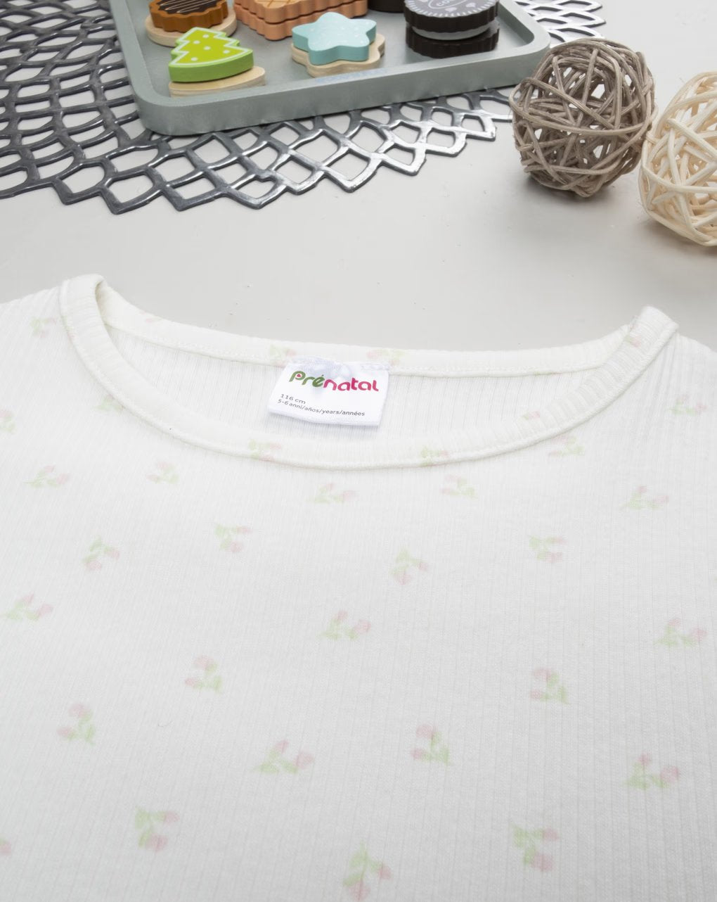 Cream T-shirt for girls with allover flowers